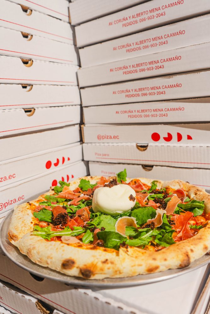 PIZA: pizza con burrata y jamón